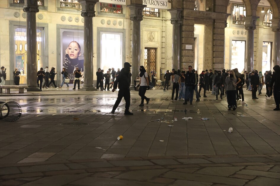 İtalya'da hükümet karşıtı protestolar olaylı geçti