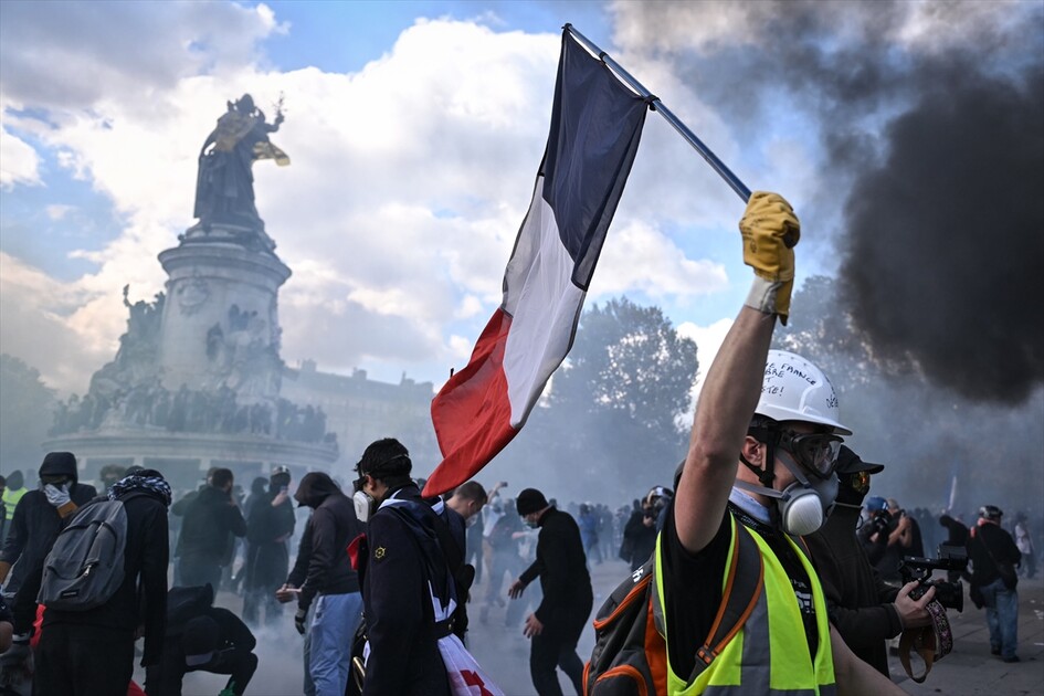 Paris’teki gösterilerde gerginlik tırmanıyor