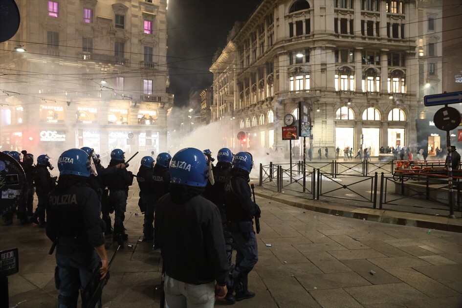 İtalya'da hükümet karşıtı protestolar olaylı geçti