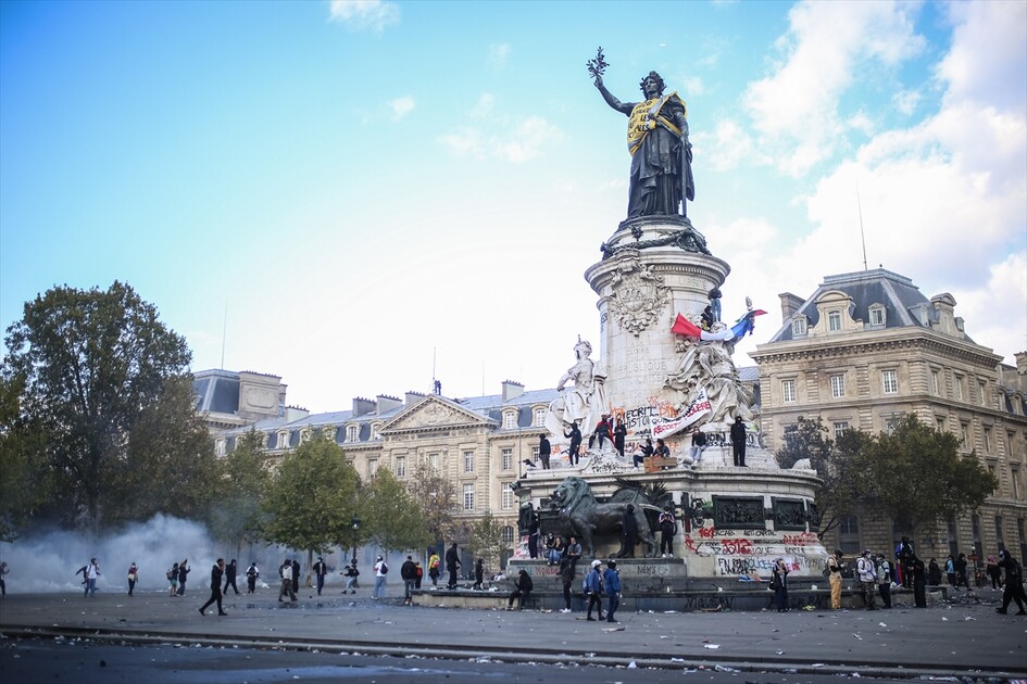 Paris’teki gösterilerde gerginlik tırmanıyor