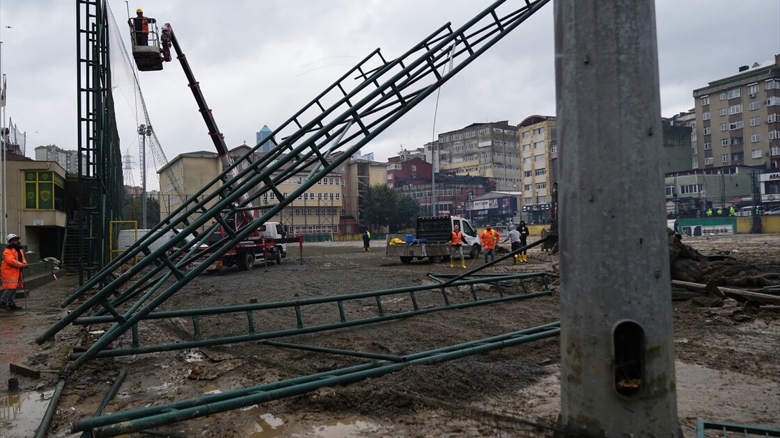 İstanbul’daki sağanağın ardından yıkım işlemi başladı