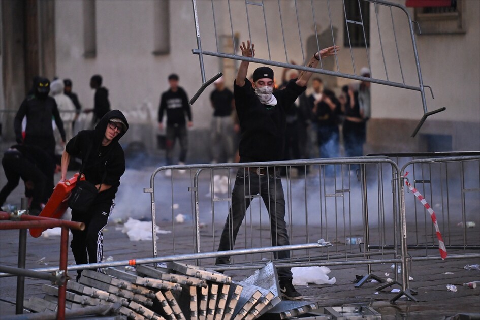 İtalya'da hükümet karşıtı protestolar olaylı geçti