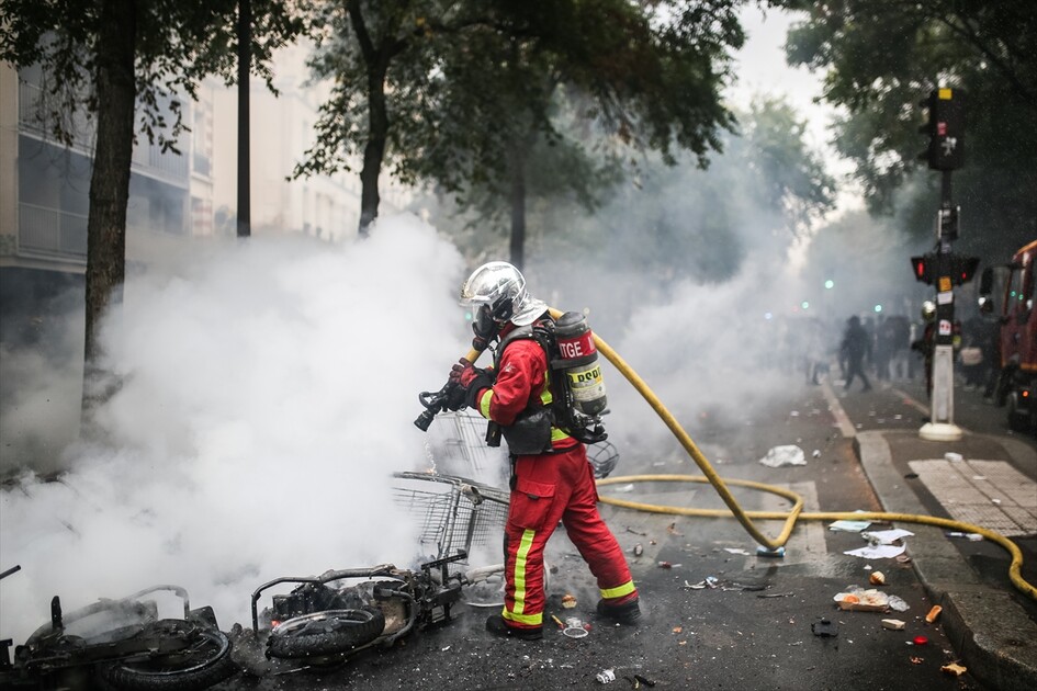 Paris’teki gösterilerde gerginlik tırmanıyor