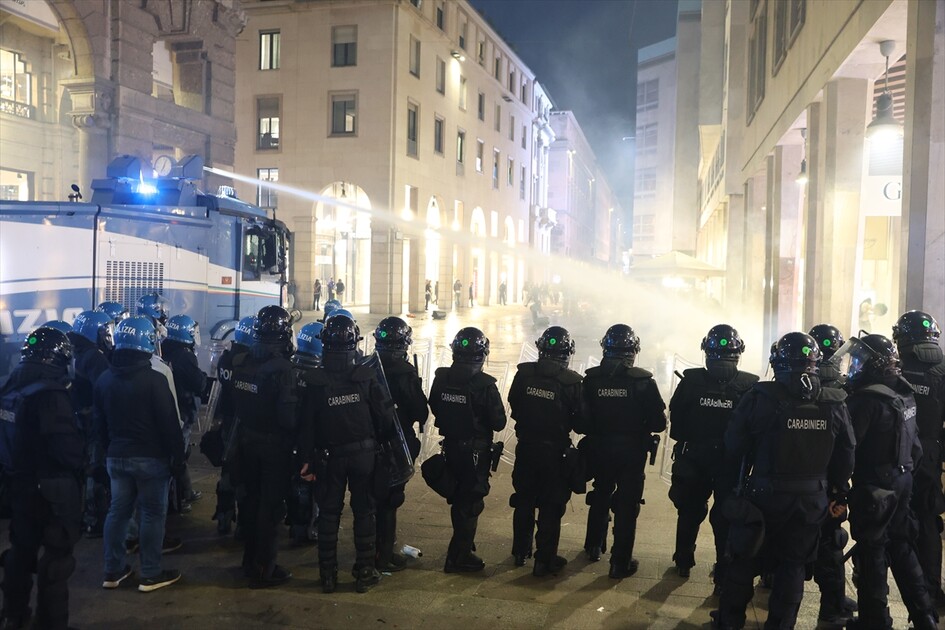 İtalya'da hükümet karşıtı protestolar olaylı geçti