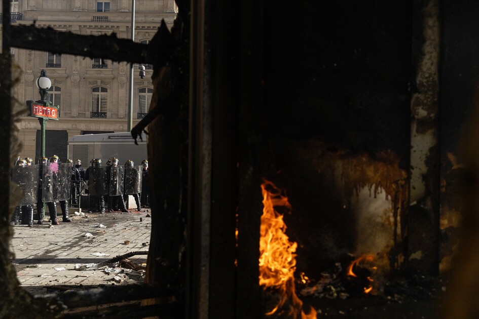Paris’teki gösterilerde gerginlik tırmanıyor