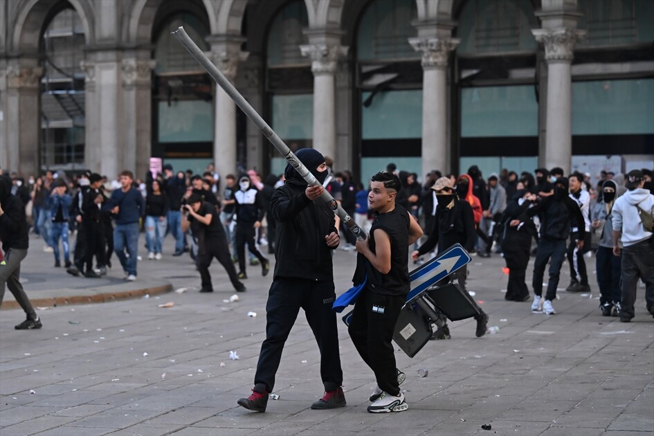 İtalya'da hükümet karşıtı protestolar olaylı geçti