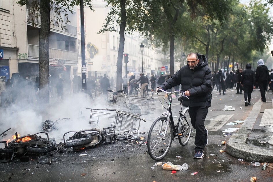 Paris’teki gösterilerde gerginlik tırmanıyor