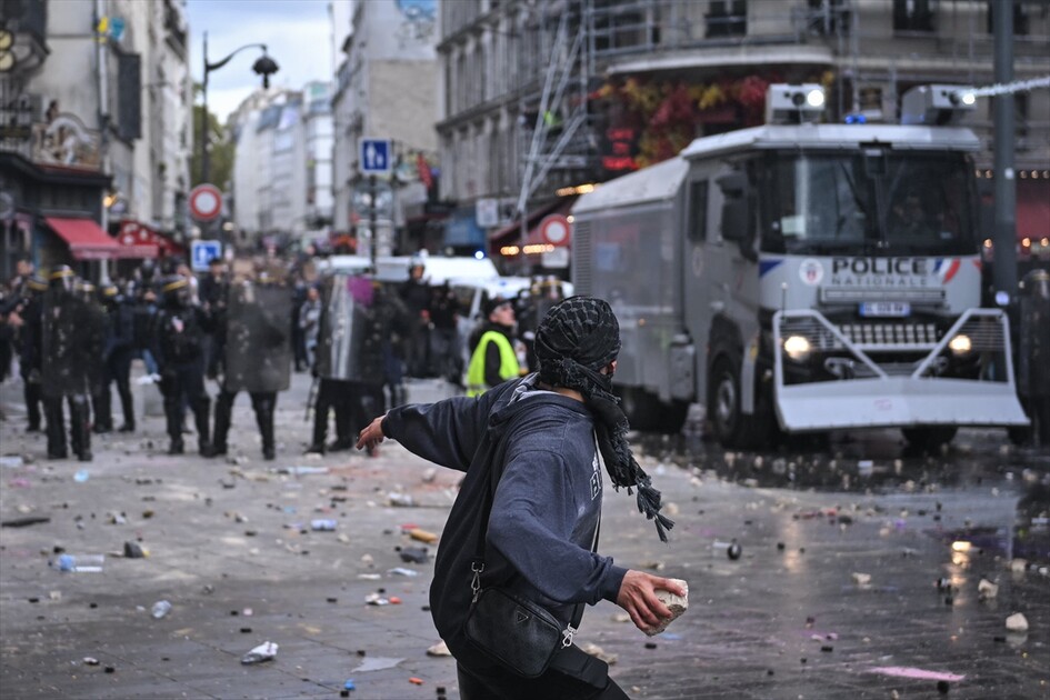 Paris’teki gösterilerde gerginlik tırmanıyor