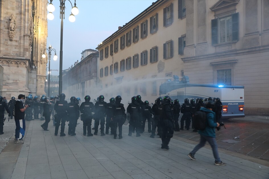 İtalya'da hükümet karşıtı protestolar olaylı geçti
