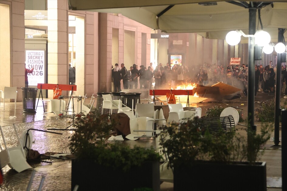 İtalya'da hükümet karşıtı protestolar olaylı geçti