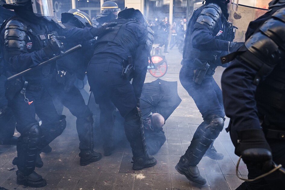 Paris’teki gösterilerde gerginlik tırmanıyor