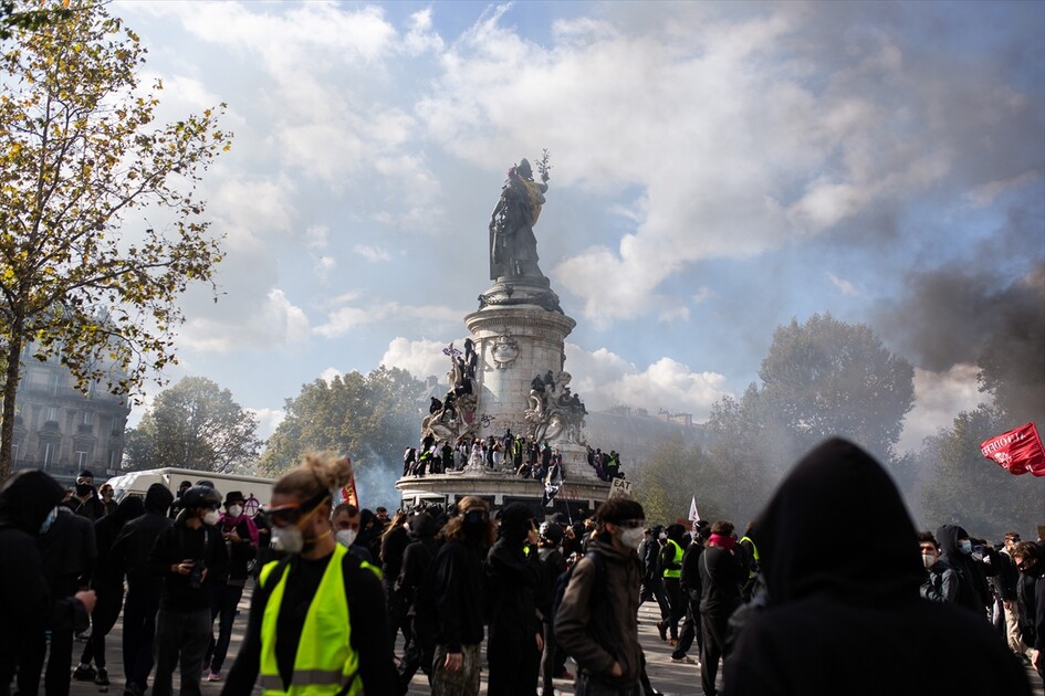 Paris’teki gösterilerde gerginlik tırmanıyor