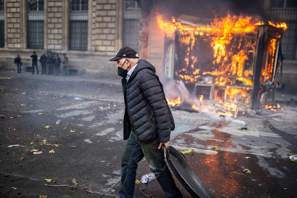 Paris’teki gösterilerde gerginlik tırmanıyor
