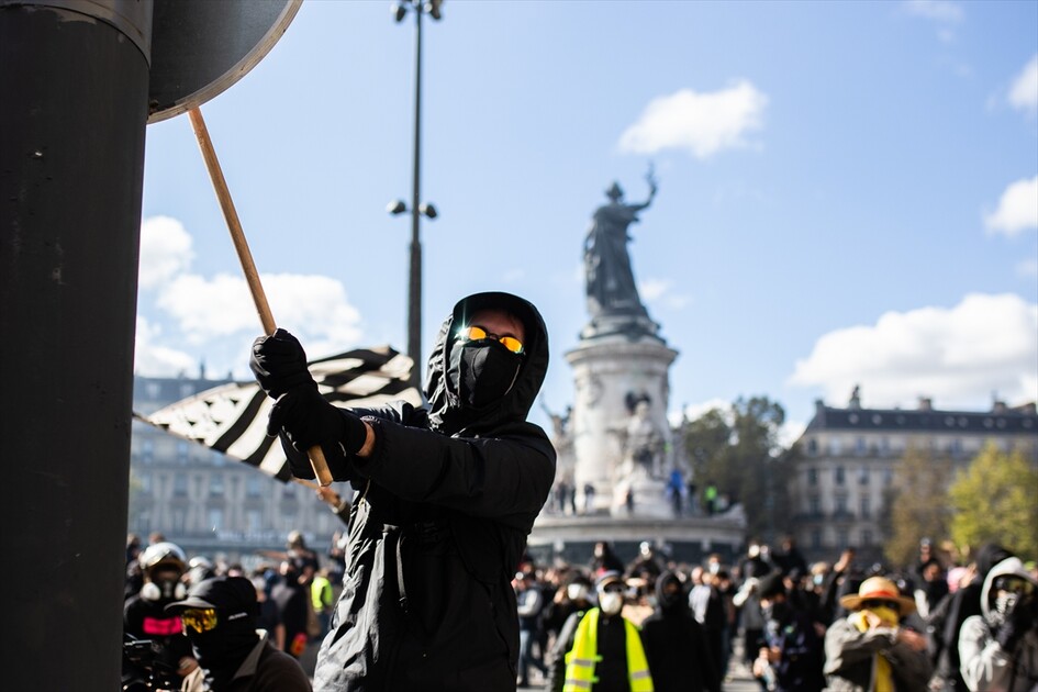 Paris’teki gösterilerde gerginlik tırmanıyor