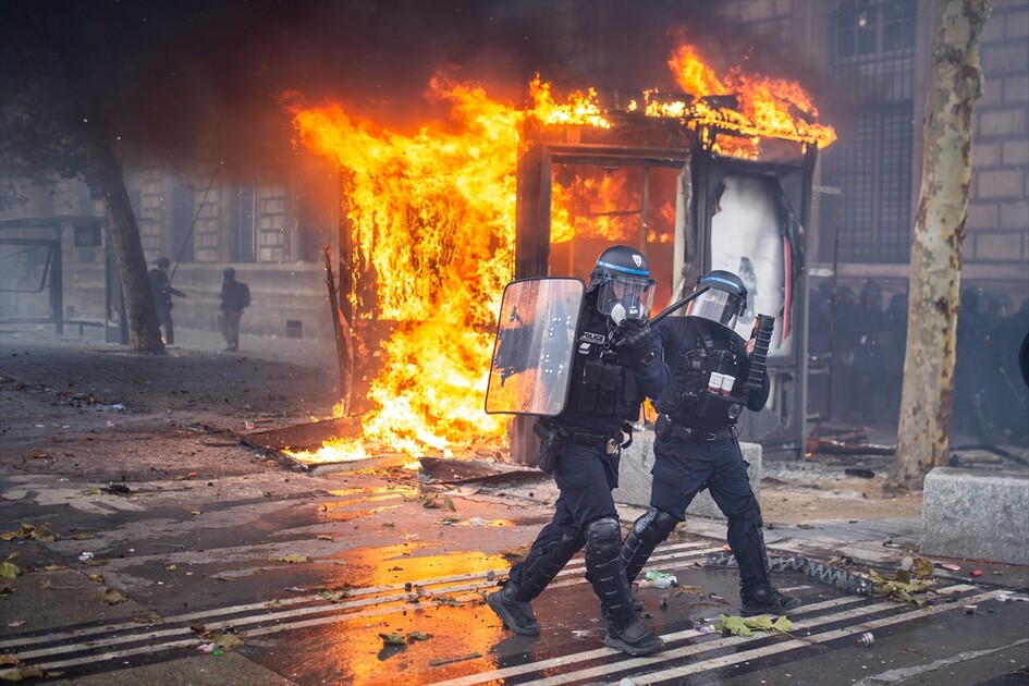 Paris’teki gösterilerde gerginlik tırmanıyor