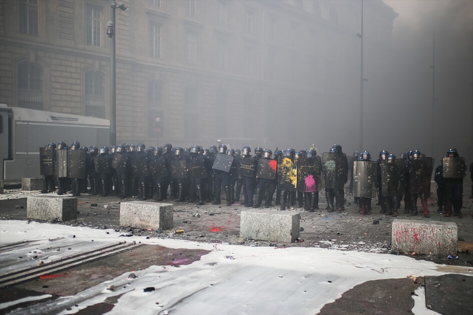 Paris’teki gösterilerde gerginlik tırmanıyor
