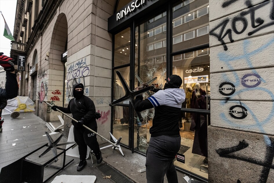 إيطاليا.. توقيف 160 شخصا في احتجاجات بميلانو