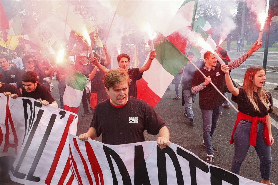 Roma’da öğrenciler protesto düzenledi