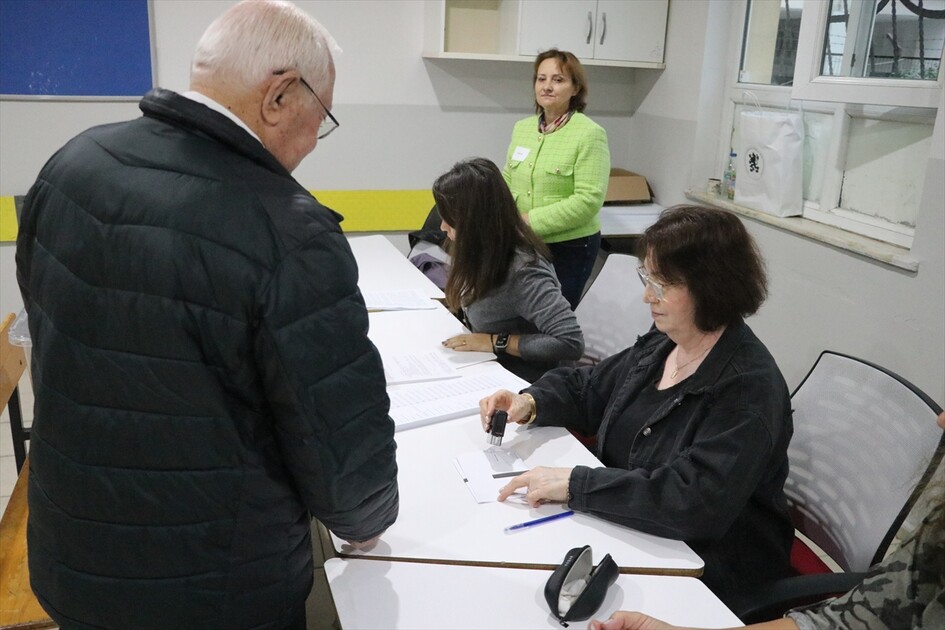 Tekirdağ'da yaşayan çifte vatandaşlar, Bulgaristan'daki cumhurbaşkanı seçimi için oy kullanmaya başladı