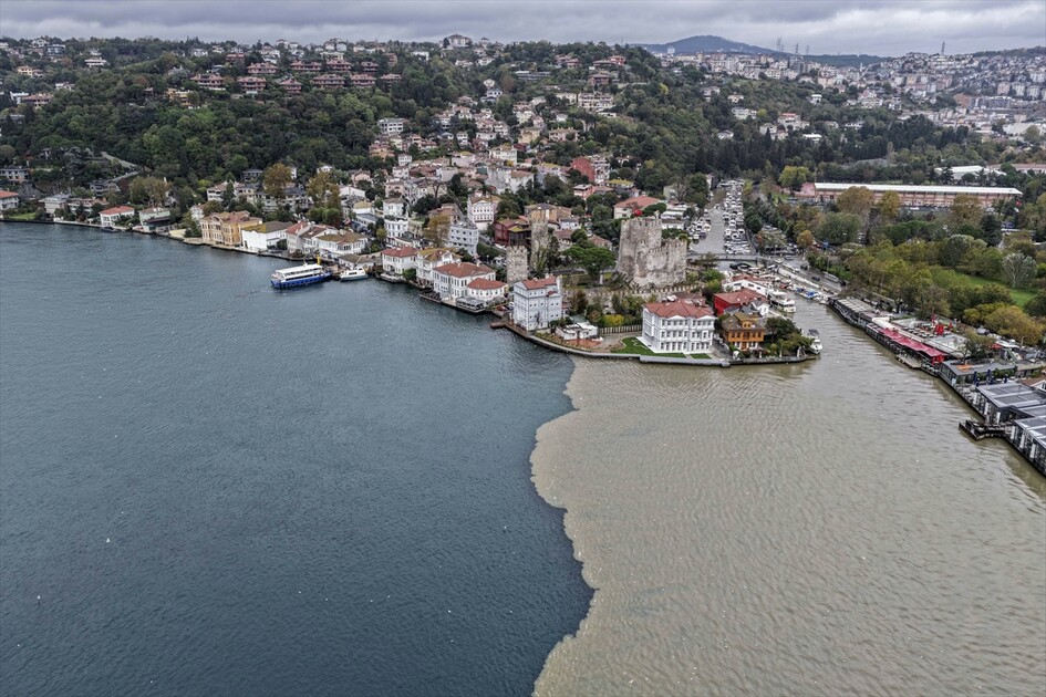 İstanbul Boğazı sağanak yağışın ardından renk değiştirdi