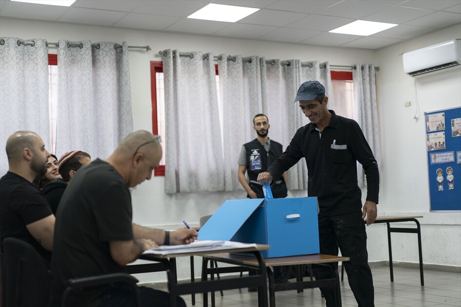 İsrail'de genel seçimler için oy verme işlemi başladı