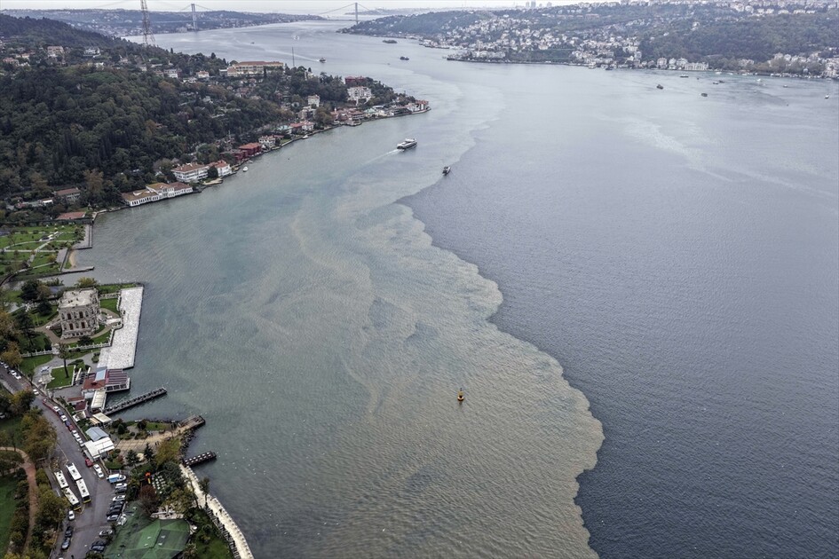 İstanbul Boğazı sağanak yağışın ardından renk değiştirdi