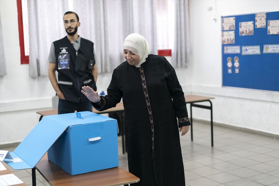 İsrail'de genel seçimler için oy verme işlemi başladı