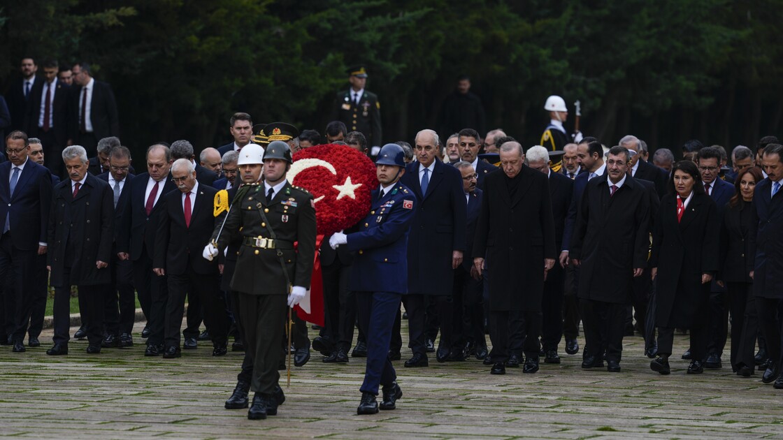 Cumhurbaşkanı Erdoğan başkanlığındaki devlet erkanı Anıtkabir'i ziyaret etti